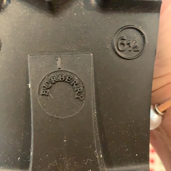 Burberry rain boots - Picture 3 of 6